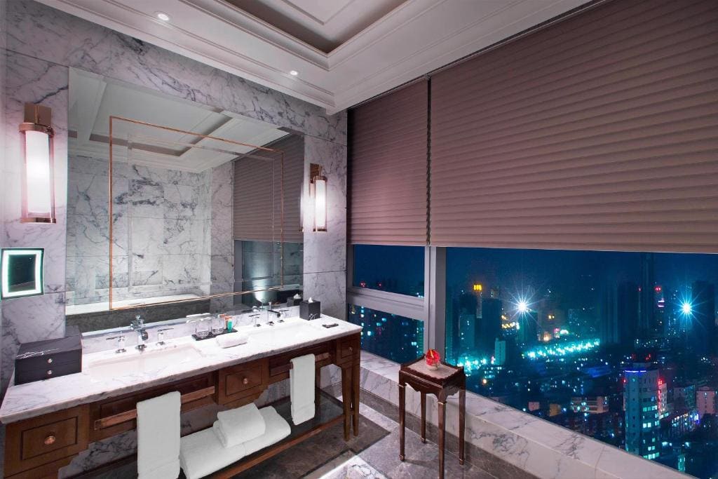 Club King Suite room - Image 2