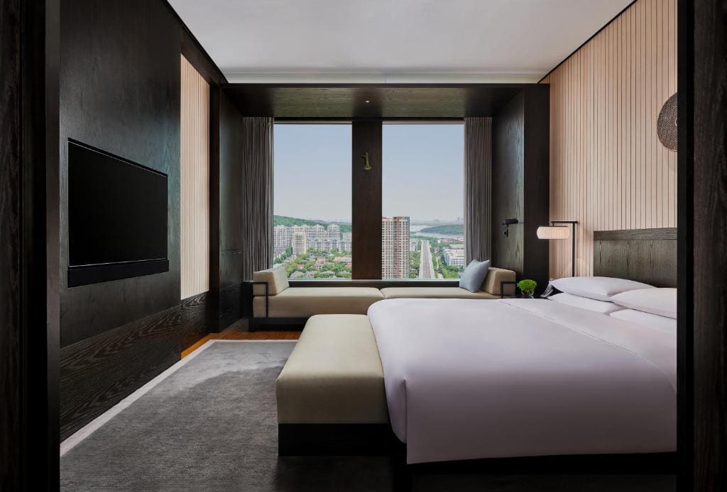 Suite room - Image 1