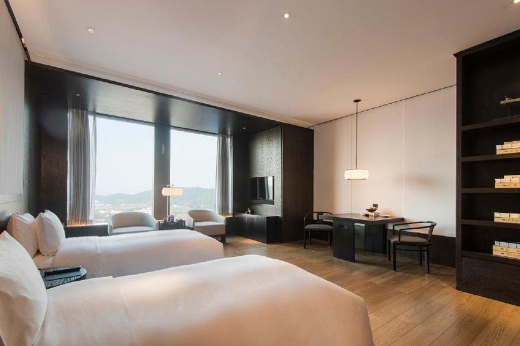 Twin Room with View room - Image 1
