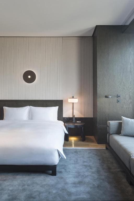 Deluxe King Room - Club Access room - Image 1