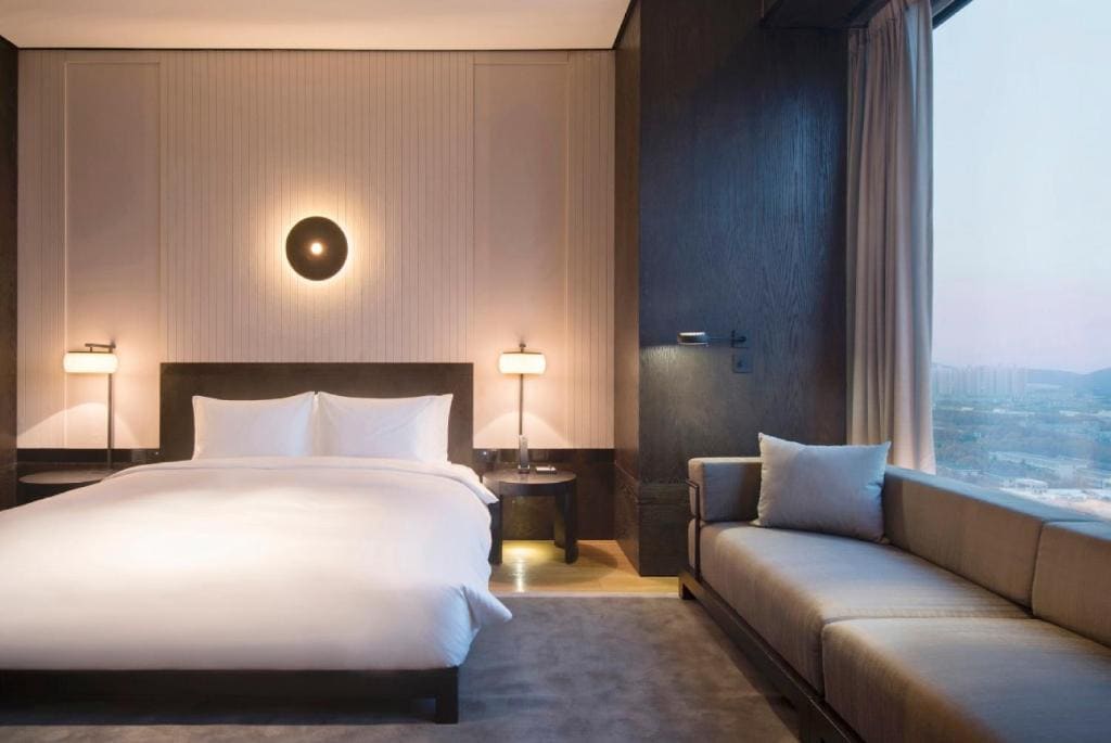 Deluxe King Room room - Image 2