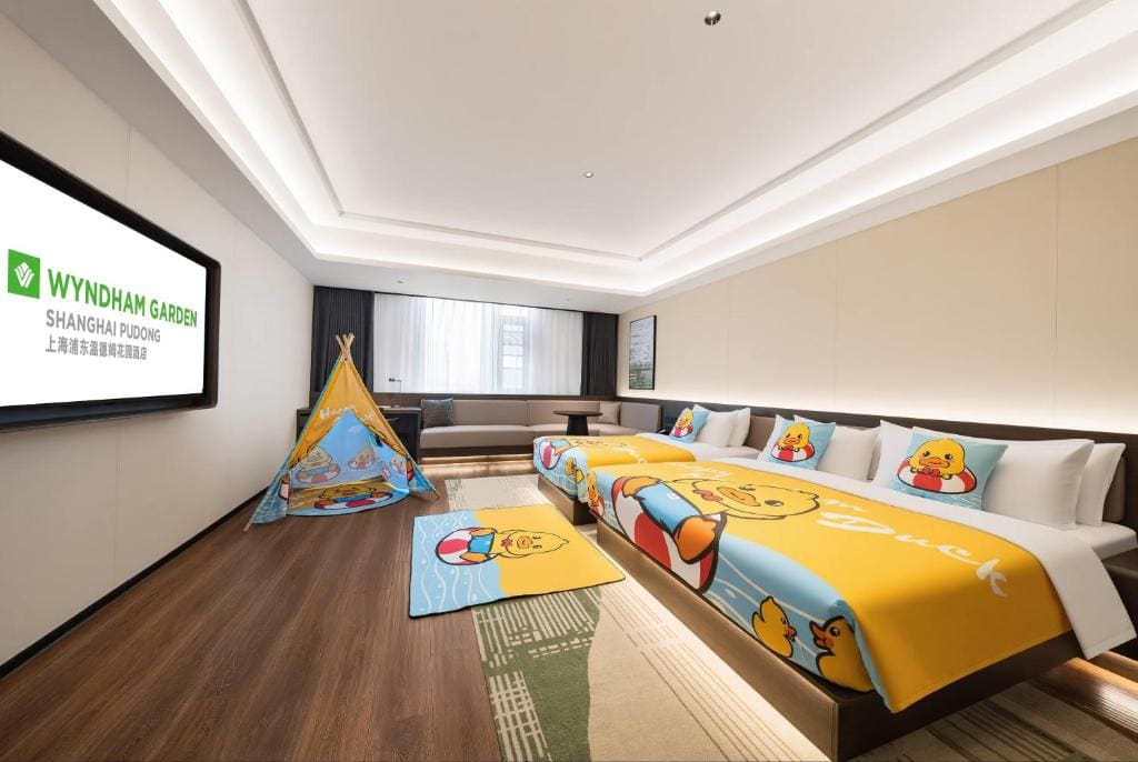Deluxe Family Room with Two Beds room - Image 1