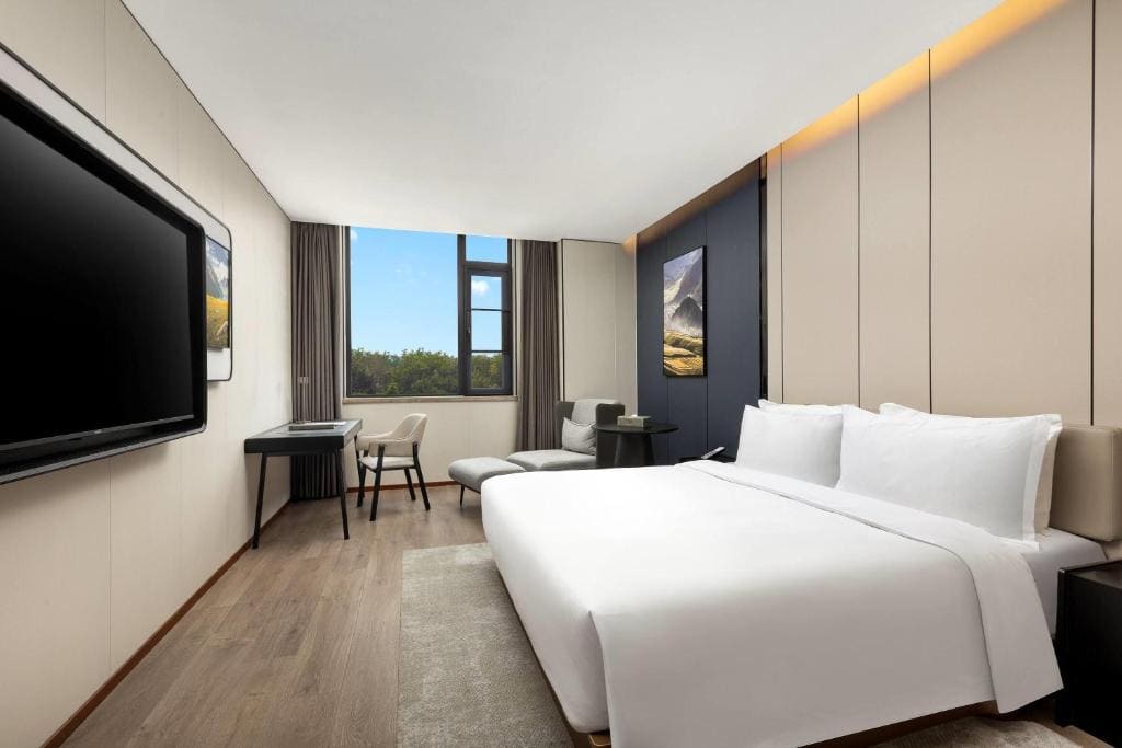 Deluxe King Room room - Image 2