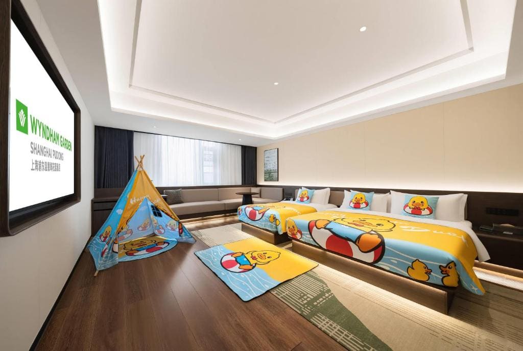 Deluxe Family Room with Two Beds room - Image 2