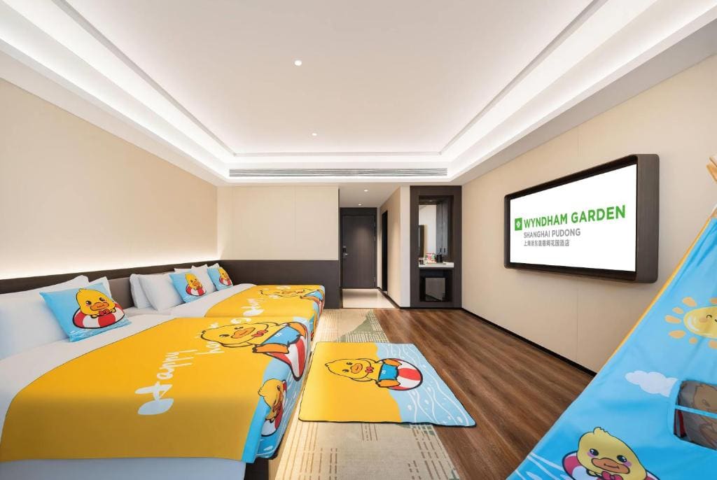 Deluxe Family Room with Two Beds room - Image 3