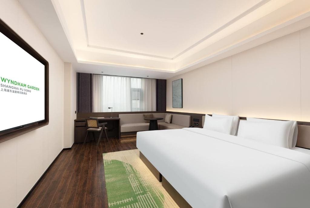 Deluxe King Room room - Image 3