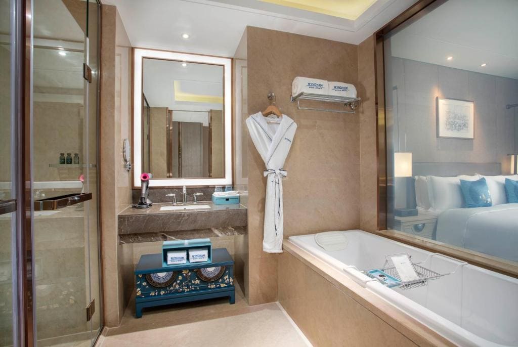 Deluxe King Room room - Image 2