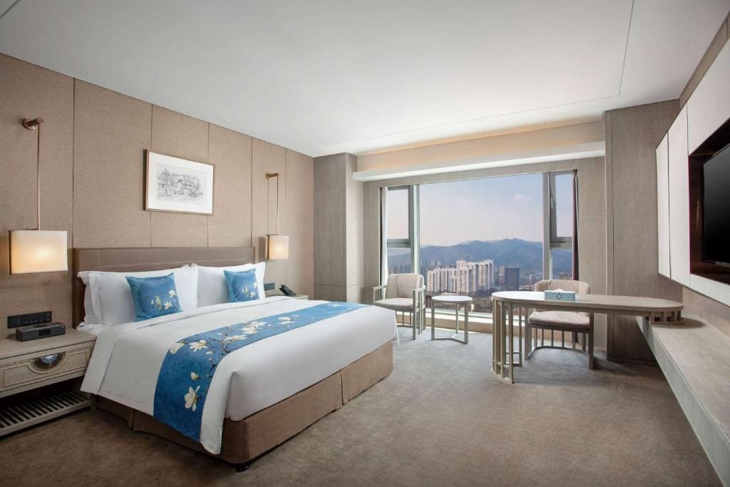 Deluxe King Room room - Image 3