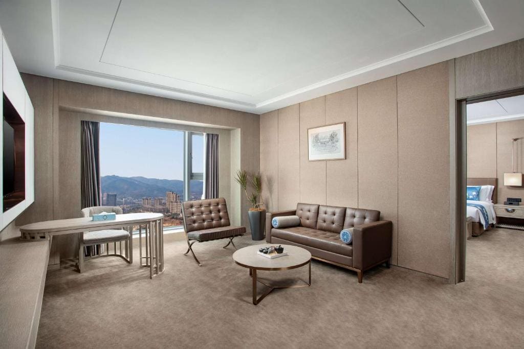 Executive Suite room - Image 1