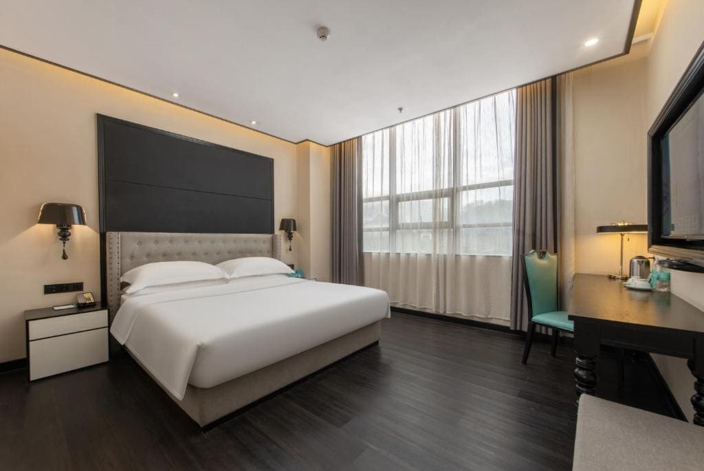Deluxe King Room room - Image 2