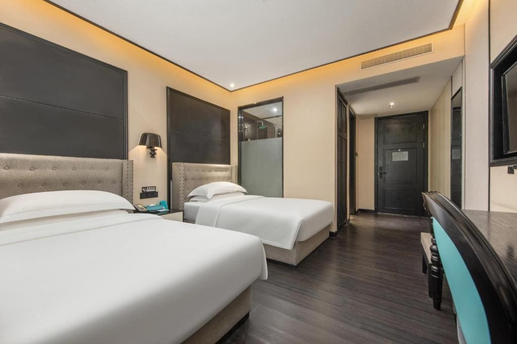Deluxe Twin Room room - Image 1