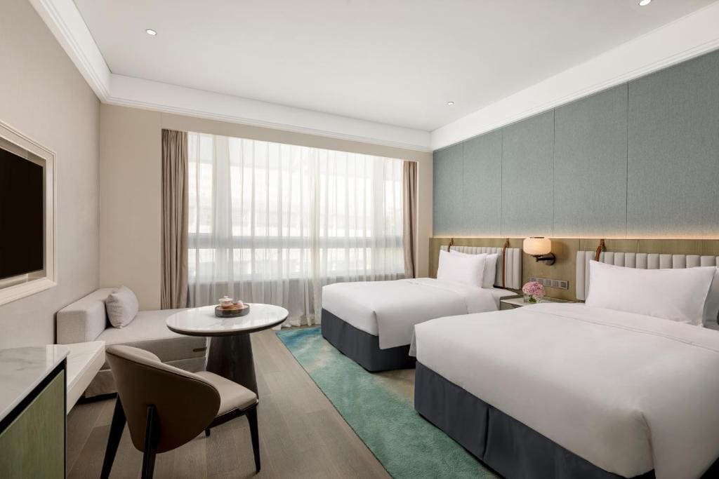 Twin Room with Shower room - Image 3