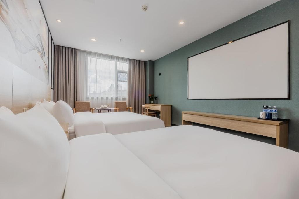 Family Room room - Image 2