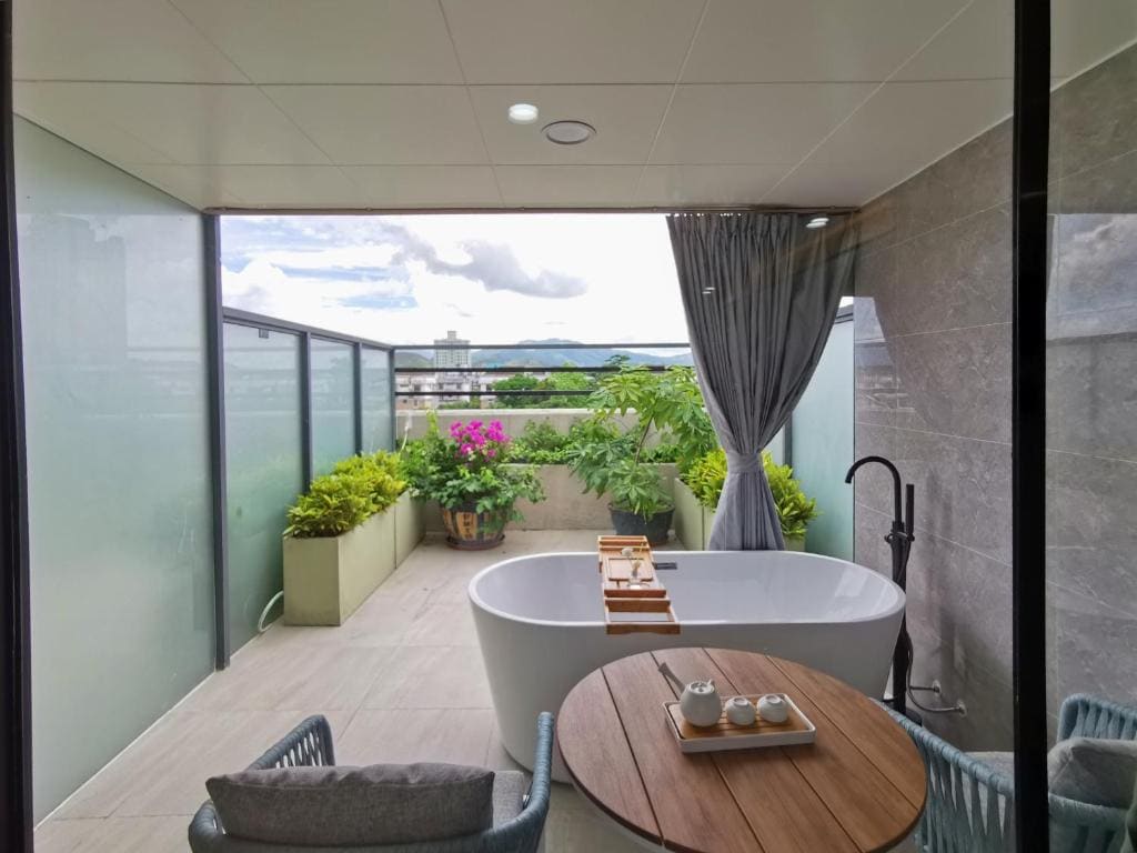 Double Room with Courtyard View room - Image 2