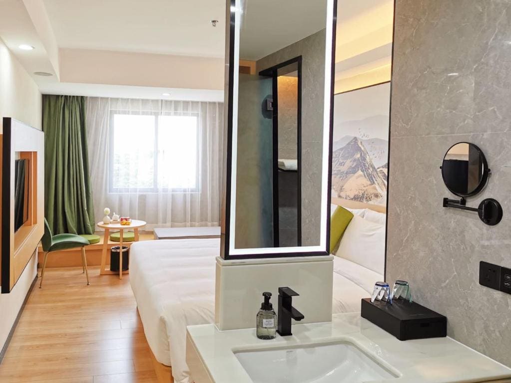 View Double Room room - Image 1