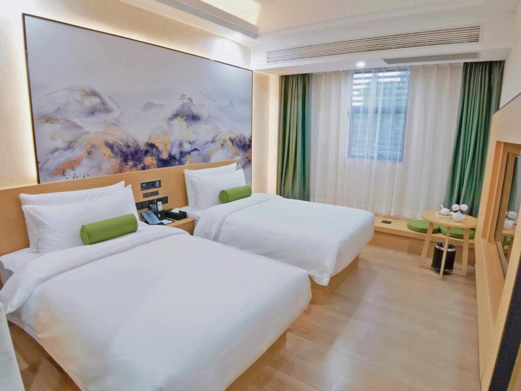Light Twin Room room - Image 2