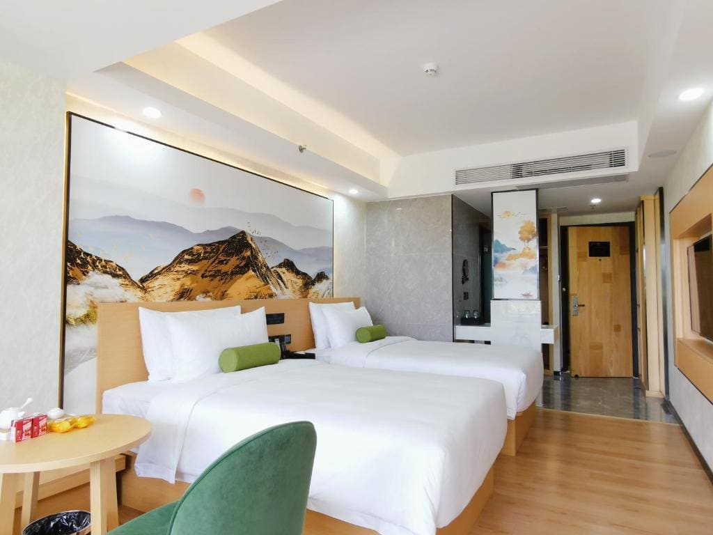 Twin Room with Courtyard View room - Image 2