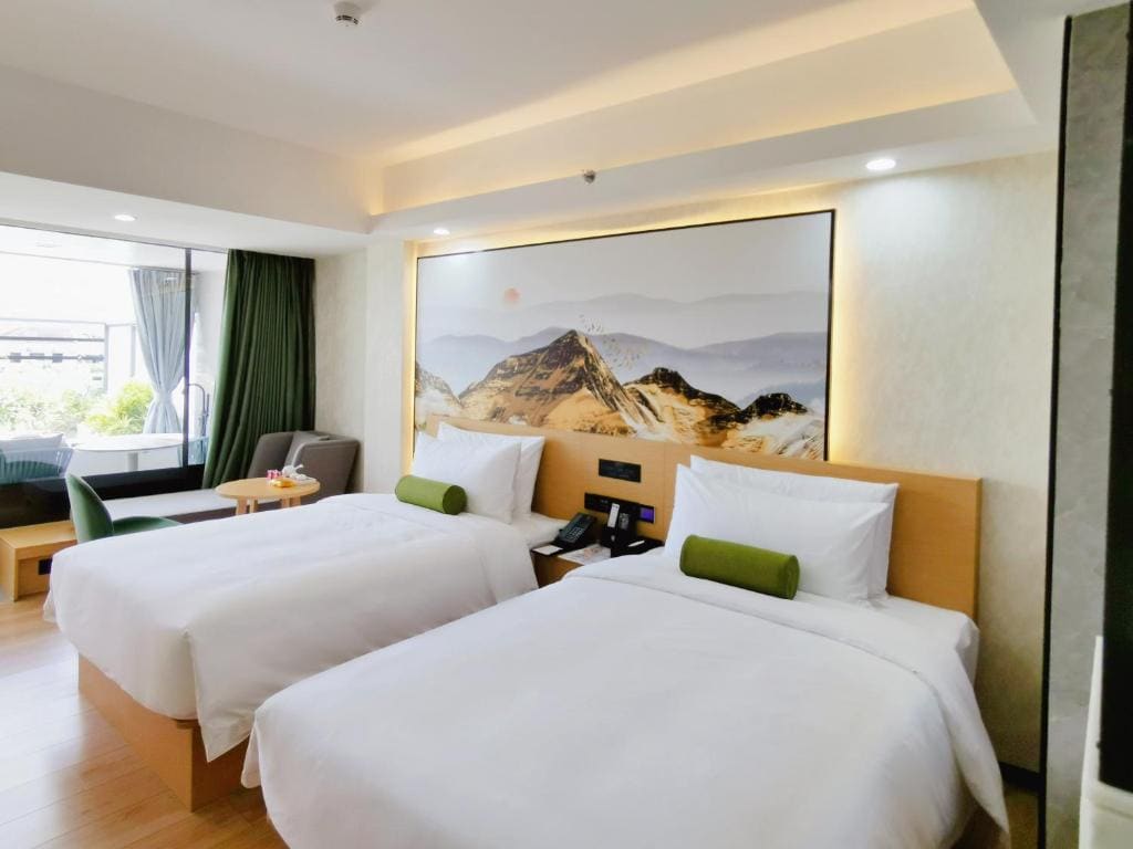 Twin Room with Courtyard View room - Image 3