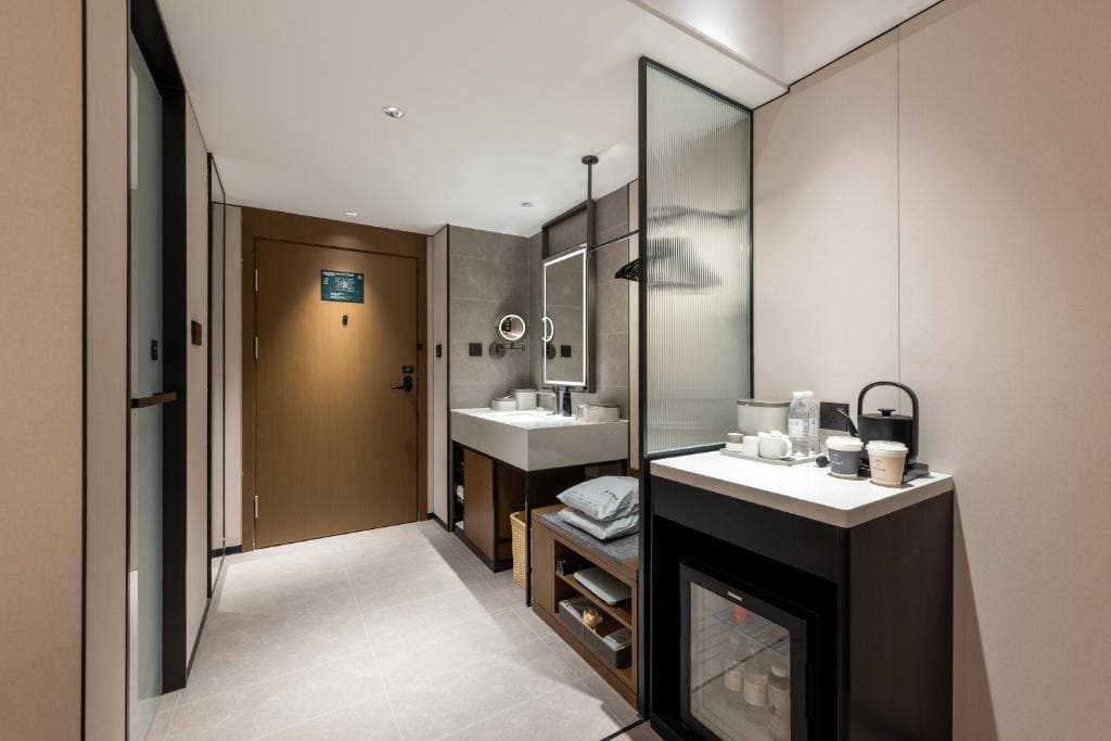 Premier Family Twin Room room - Image 3