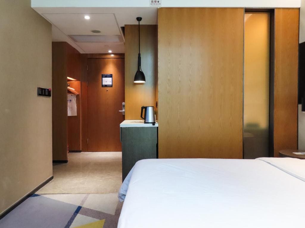 Comfort King Bed Room room - Image 2