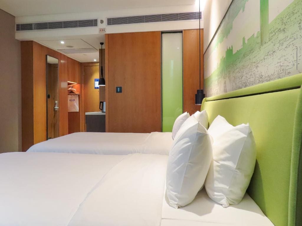 Comfort Twin Bed Room room - Image 2