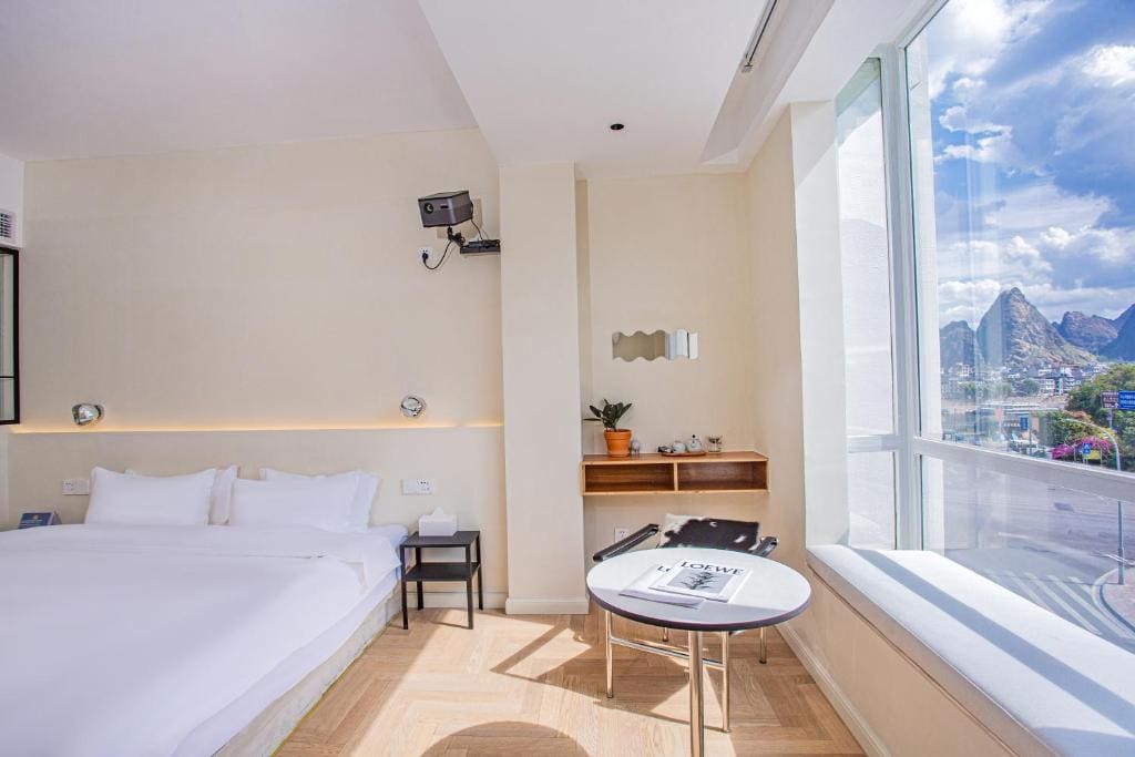 Deluxe King Room room - Image 1