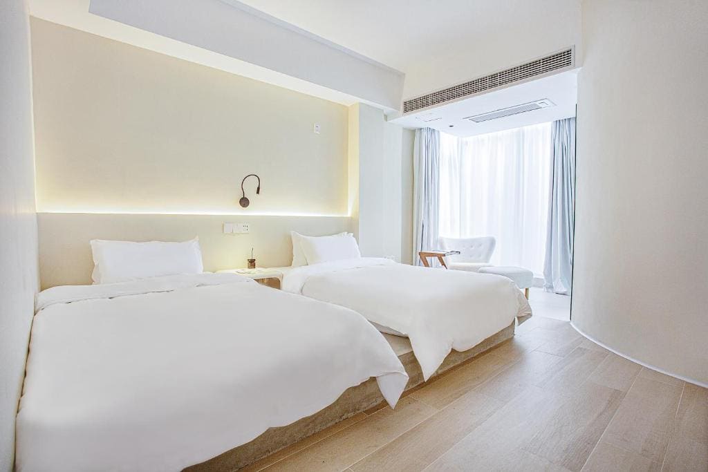 Deluxe Twin Room room - Image 3