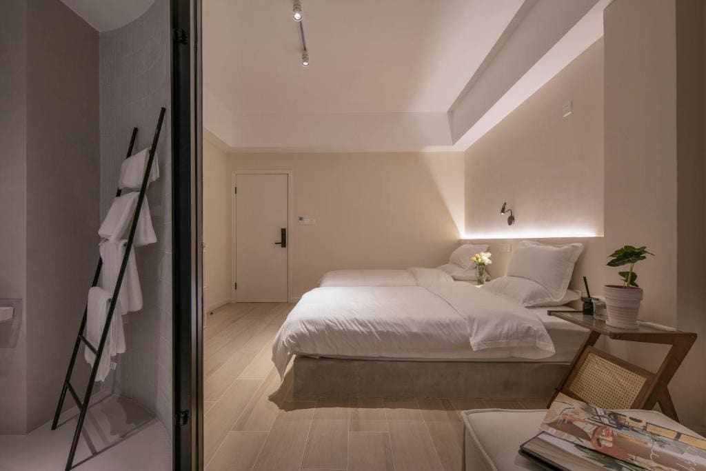 Deluxe Twin Room room - Image 1