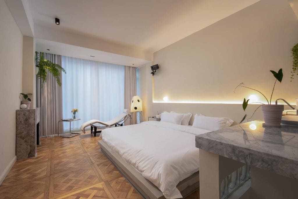 King Room with Lake View room - Image 1