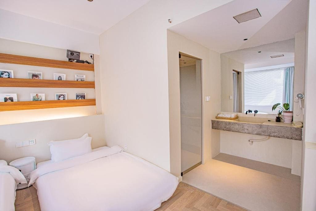 Family Room with Shower room - Image 2