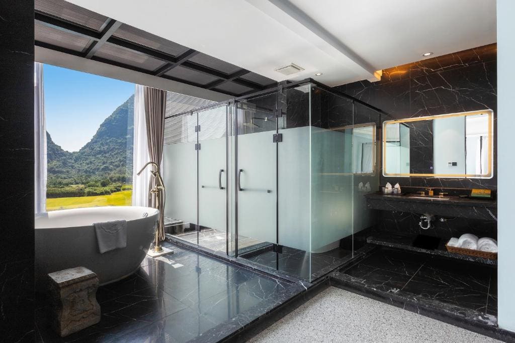 King Room with Balcony room - Image 3