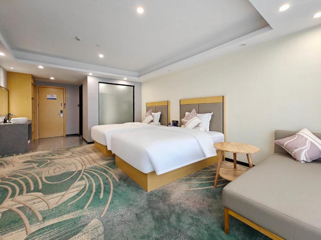 Deluxe Quadruple Room room - Image 1