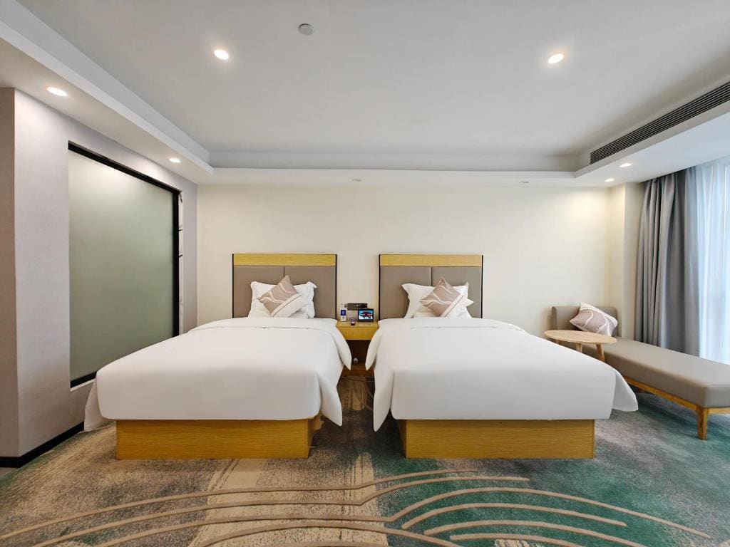 Deluxe Quadruple Room room - Image 2