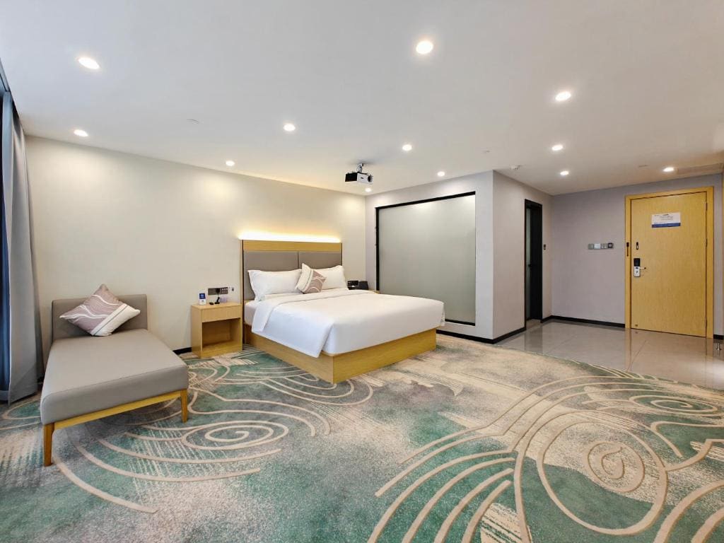 Deluxe Queen Room room - Image 1
