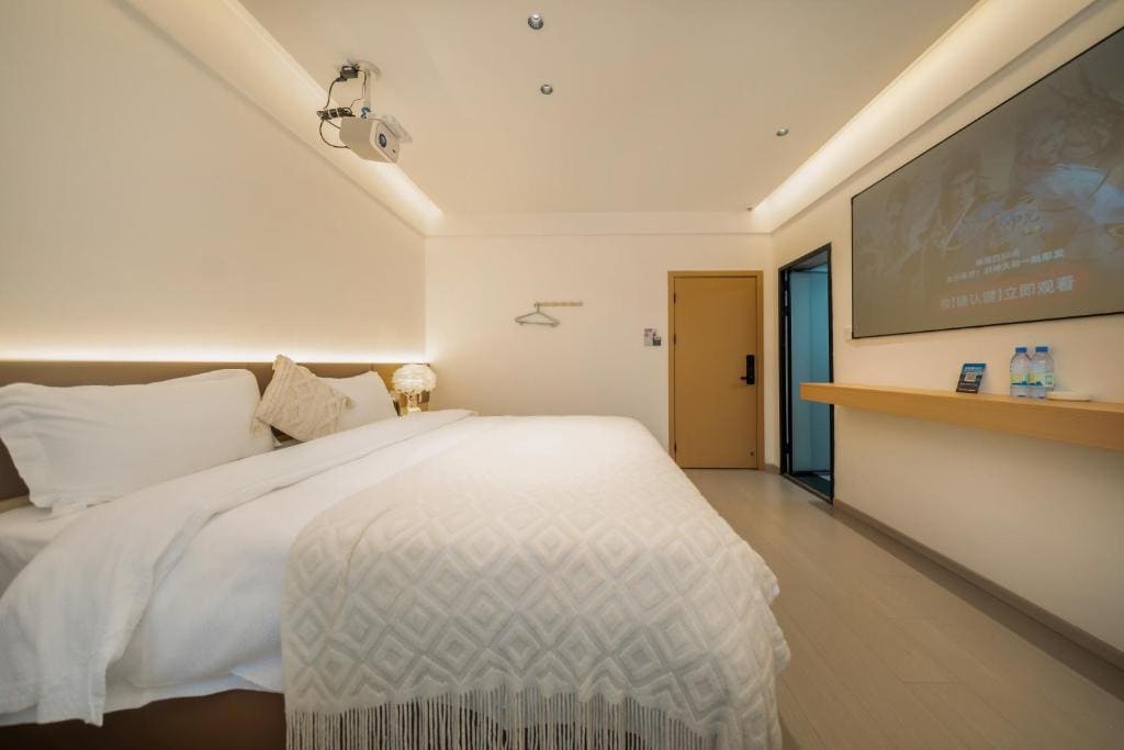 Standard Queen Room room - Image 1