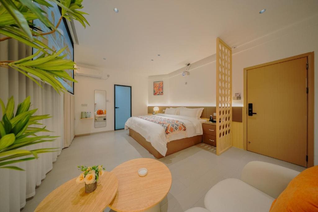 Deluxe Queen Room room - Image 2