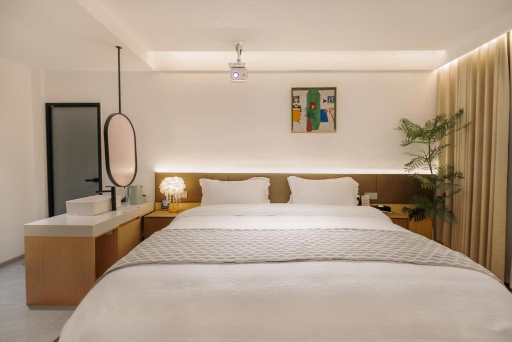 Deluxe King Room room - Image 2