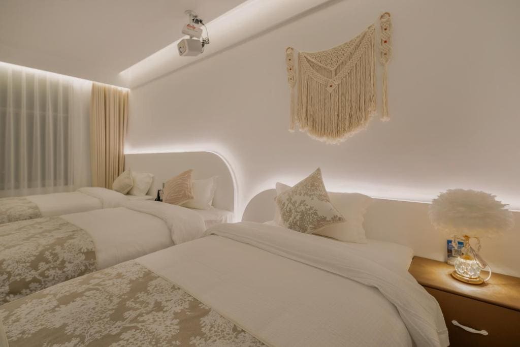 Standard Triple Room room - Image 1