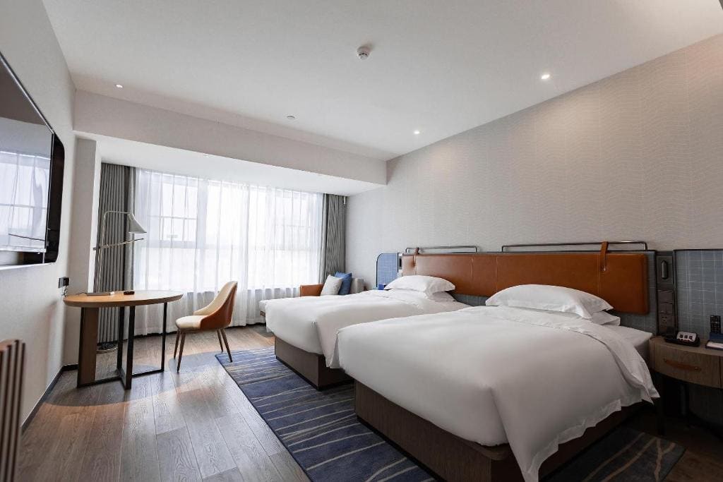 Deluxe Queen Room room - Image 1