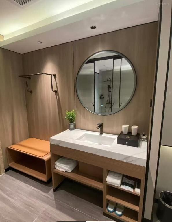 Smart Queen Room room - Image 2