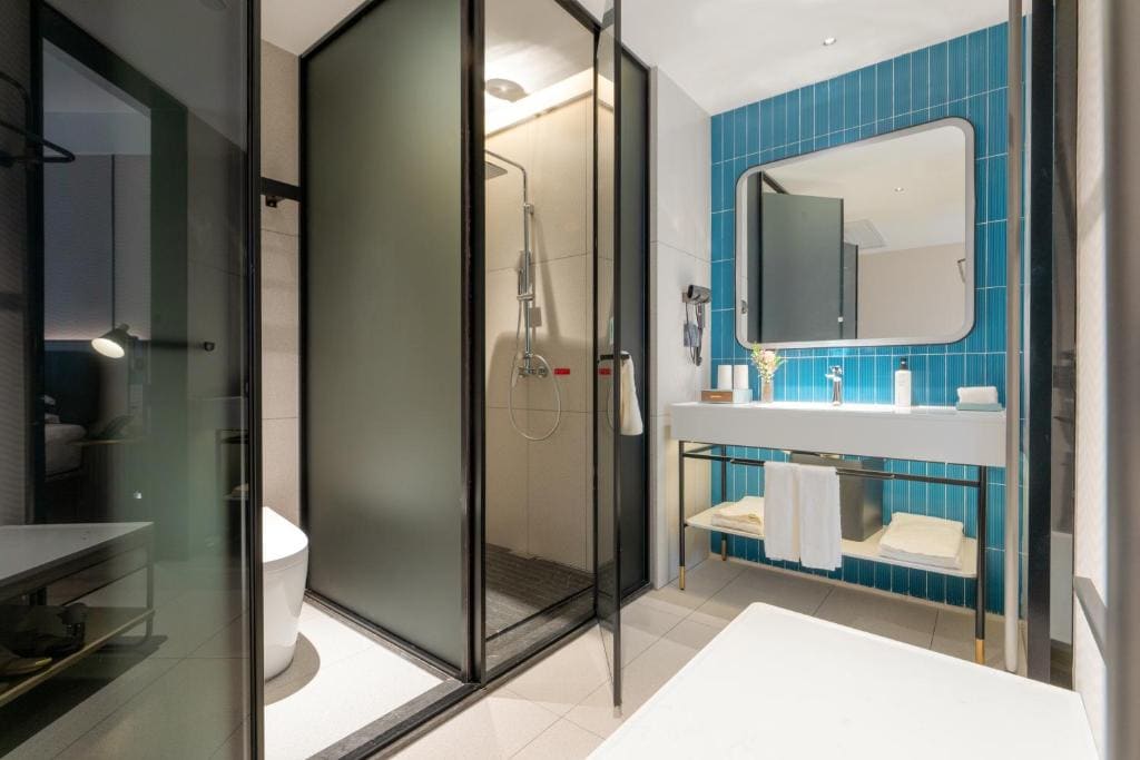 Deluxe Queen Room room - Image 1