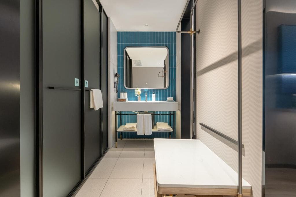 Deluxe Queen Room room - Image 2