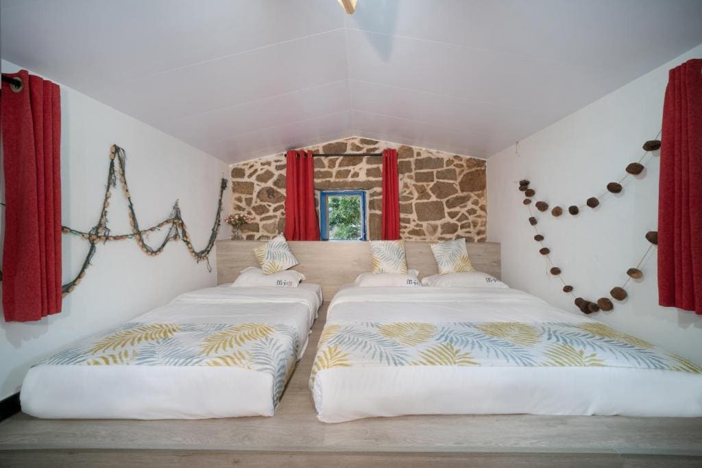 Standard Family Room room - Image 2