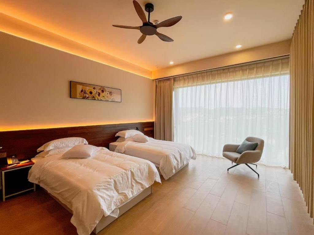 Deluxe King Suite room - Image 2