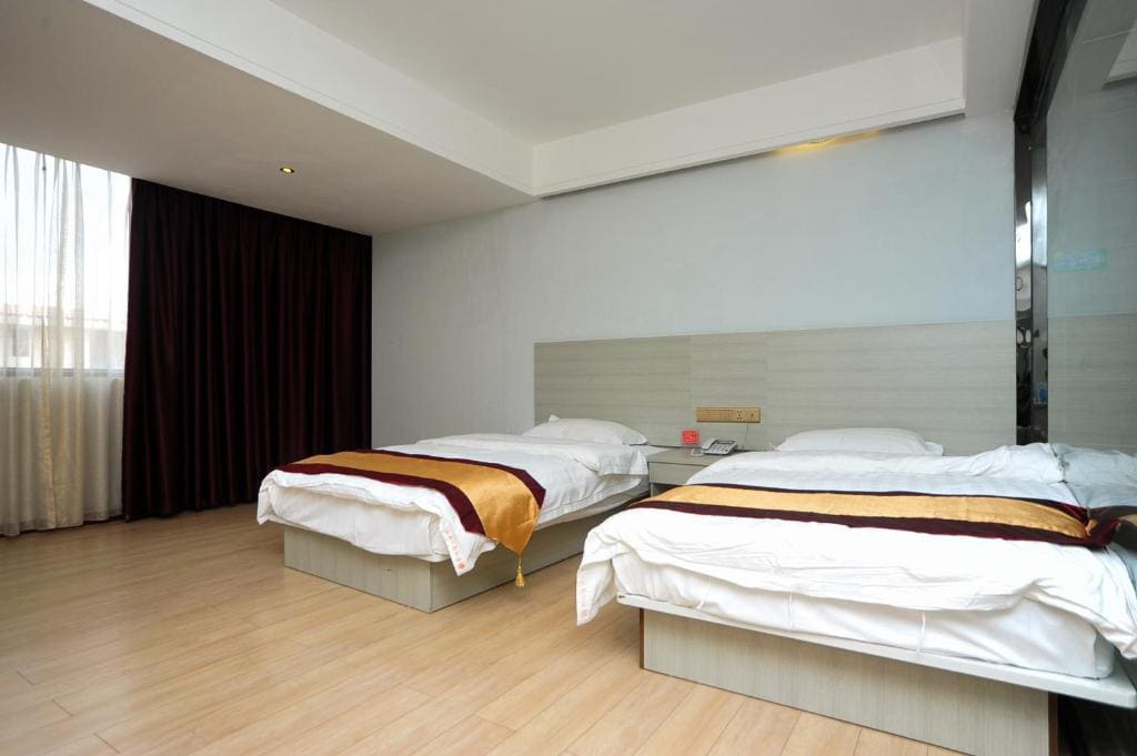 Triple Room with City View room - Image 1