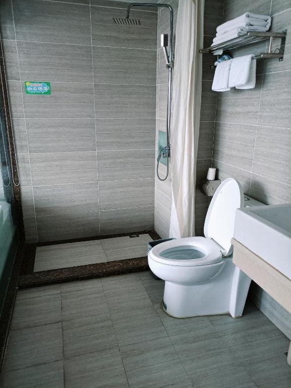 Single Room with Private External Bathroom room - Image 3