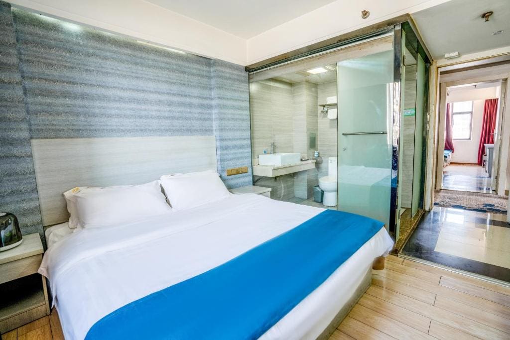 Single Room with Private External Bathroom room - Image 2