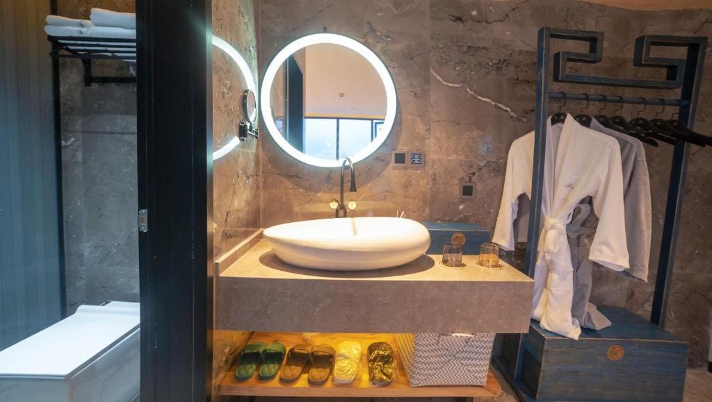 Superior Double or Twin Room with Mountain View room - Image 2