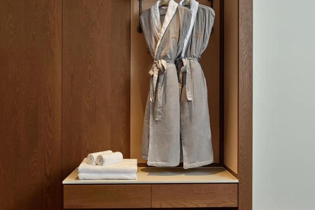 Double Room with Spa Bath room - Image 1
