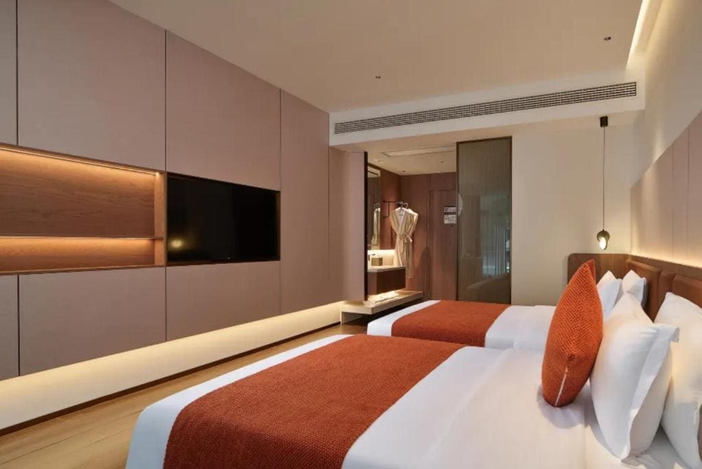 Double Room with Two Double Beds room - Image 3